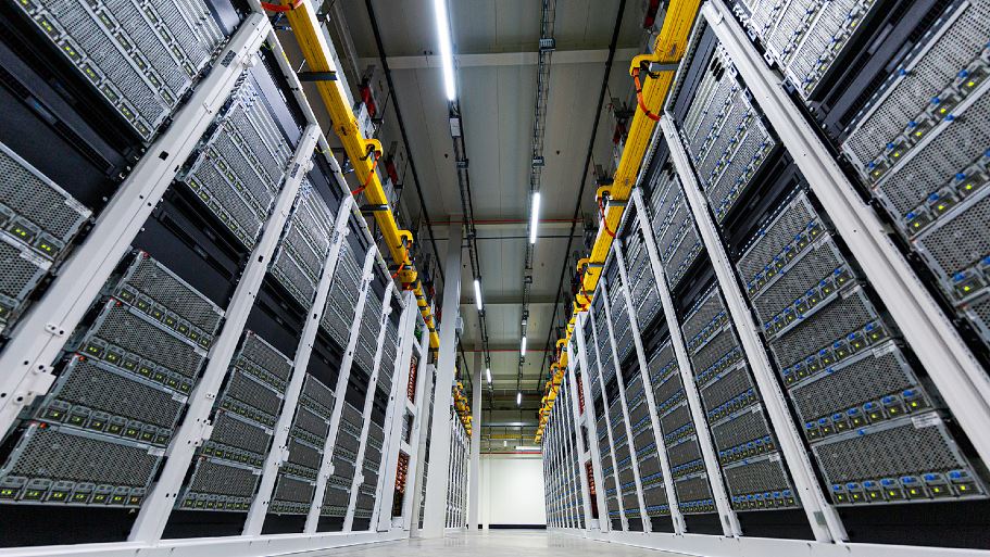 Microsoft-data-center-Italia-Copilot 9x5.jpg