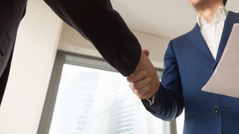 <a href="https://www.freepik.com/free-photo/smiling-company-manager-welcoming-client-office_3955607.htm#fromView=search&page=1&position=24&uuid=d12969d9-b667-4f55-b6db-0cf5cfb8dc9f">Image by yanalya on Freepik</a>