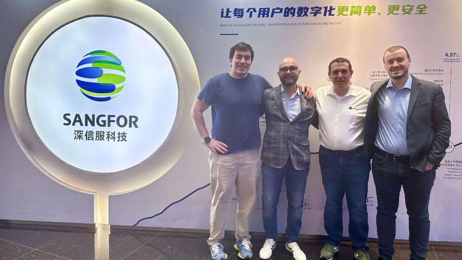 Il team italiano di Sangfor Technologies. Il secondo da sinistra è il country manager Francesco Addesi 