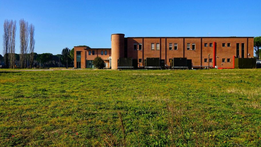 UNIPISA-Picture-data-center 9x5.jpg