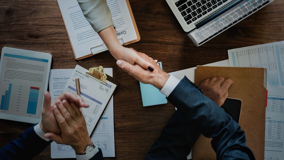 <a href="https://www.freepik.com/free-photo/business-people-shaking-hands-together_2767789.htm#fromView=search&page=1&position=3&uuid=3be5d318-7f15-49f5-bf6a-9ec984fbba6e">Image by rawpixel.com on Freepik</a>