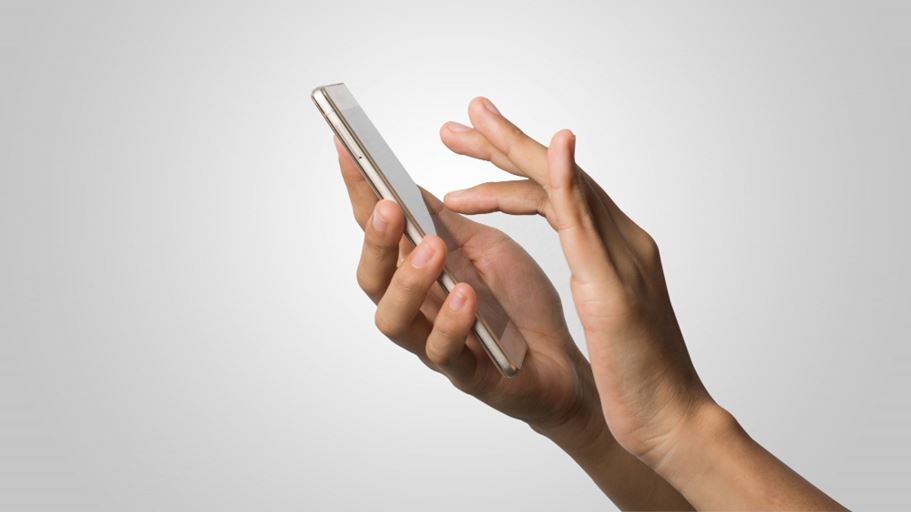 <a href="https://www.freepik.com/free-photo/woman-hand-holding-smart-phone-blank-screen-copy-space-hand-holding-smartphone-isolated-white-background_1275481.htm#fromView=search&page=3&position=49&uuid=01bcdade-cc5c-4e07-879e-a56e5a9f09ec">Image by jcomp on Freepik</a>