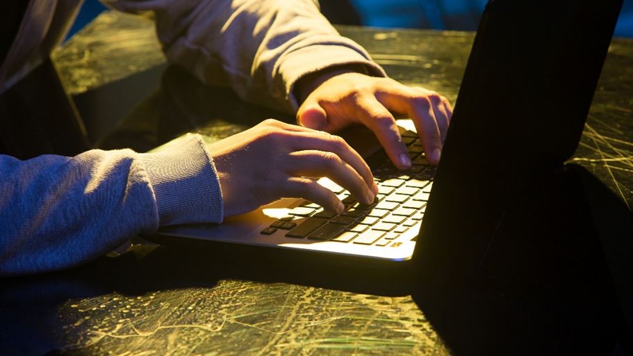 <a href="https://www.freepik.com/free-photo/hooded-computer-hacker-stealing-information-with-laptop_6779115.htm#fromView=search&page=4&position=1&uuid=f7eaba14-aac7-4fe7-a00d-be61b91c6947">Image by master1305 on Freepik</a>