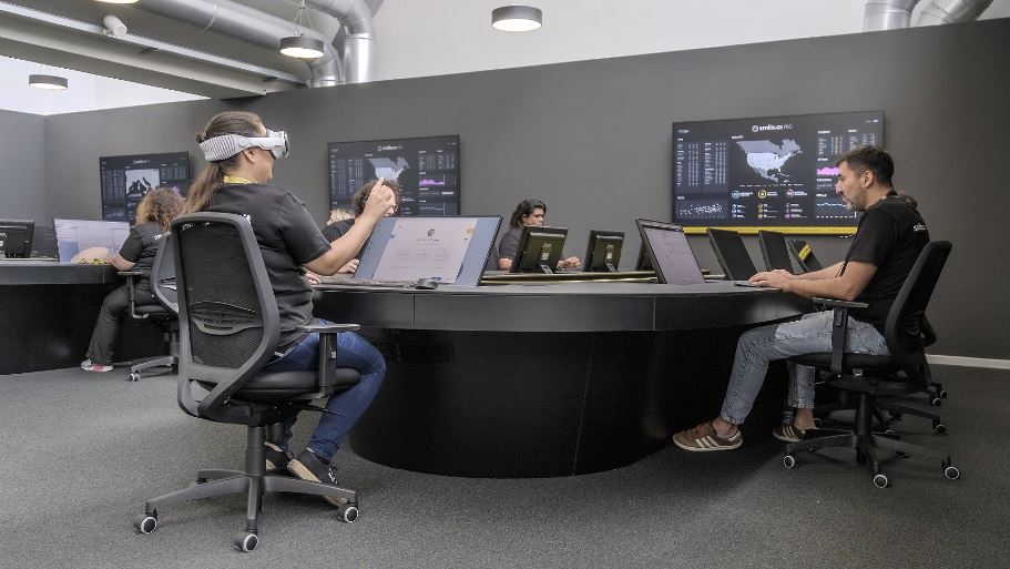 Covisian_SMILECX_AI_OPERATION_CENTER_MILANO 9x5.jpg