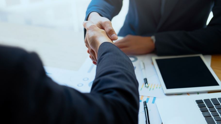 <a href="https://www.freepik.com/free-photo/successful-business-peolple-handshaking-after-good-deal_1211530.htm#fromView=search&page=1&position=7&uuid=103173d1-bc9d-4624-9799-5546511bbb50">Image by ijeab on Freepik</a>