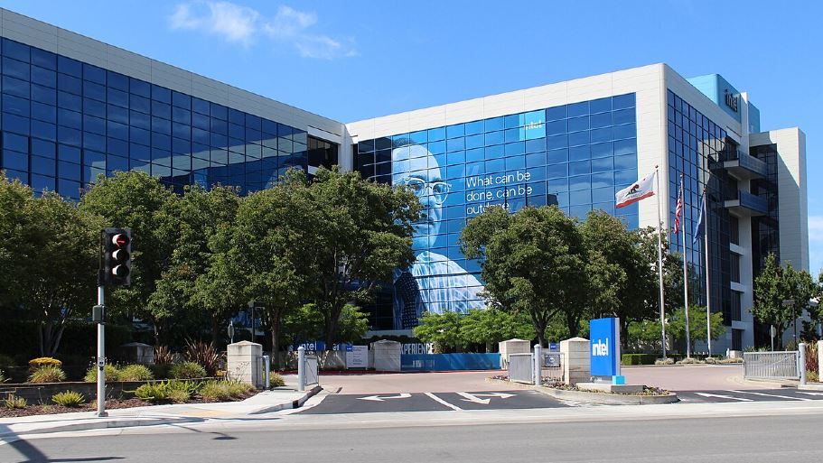 <a href="https://commons.wikimedia.org/wiki/File:Intel_Headquarters_in_2023.jpg">Coolcaesar</a>, <a href="https://creativecommons.org/licenses/by-sa/4.0">CC BY-SA 4.0</a>, via Wikimedia Commons