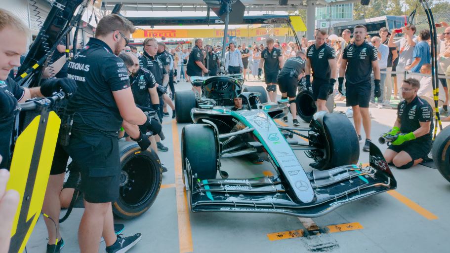 Un momento al box Mercedes durante il recente Gran Premio di Monza