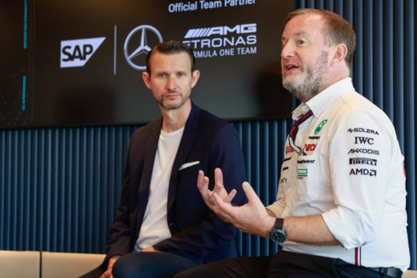 Da sinistra, Hagen Heubach, global vice president Industry Business Unit Automotive di Sap e Bradley Lord, chief cfommunication officer del team Mercedes-Amg Petronas F1