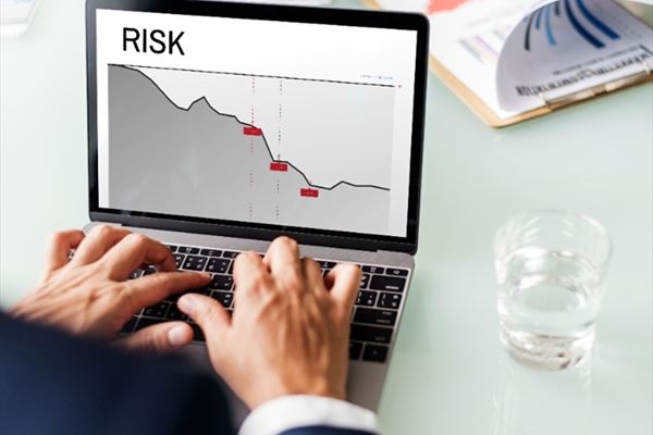 <a href="https://www.freepik.com/free-photo/graph-business-financial-investment-risk-word_2765736.htm#fromView=search&page=1&position=0&uuid=5ceb4a91-7cfb-4380-924e-7757f1d1ca18&query=risk+management">Image by rawpixel.com on Freepik</a>