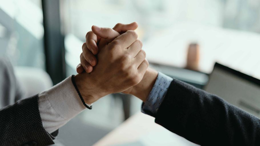 <a href="https://www.freepik.com/free-photo/two-business-men-celebrating-deal_7621203.htm#fromView=search&page=3&position=20&uuid=56200b5c-c22e-45e1-9079-c7ed44a07d66&query=business+partner">Image by ArthurHidden on Freepik</a>