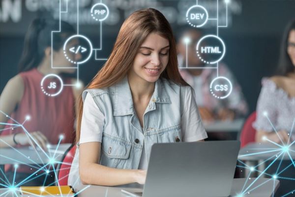 <a href="https://it.freepik.com/foto-gratuito/collage-di-background-di-programmazione_34089183.htm">Immagine di freepik</a>