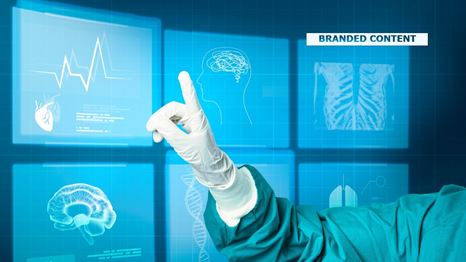 <a href="https://it.freepik.com/foto-gratuito/mano-in-guanto-medico-che-indica-la-tecnologia-medica-sullo-schermo-virtuale_15606707.htm">Immagine di rawpixel.com su Freepik</a>