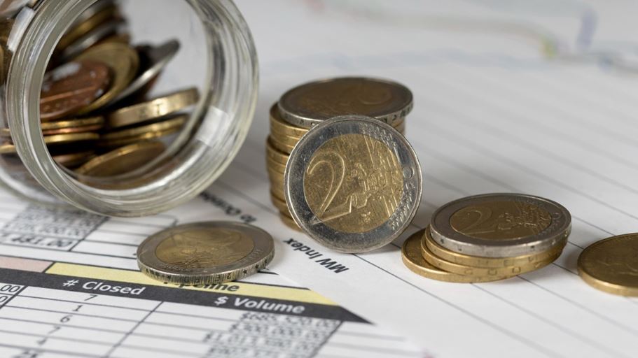 <a href="https://www.freepik.com/free-photo/top-view-arrangement-different-coins_11621119.htm#fromView=search&page=2&position=40&uuid=0c069202-d1a3-463b-9955-a19ab35715b0&query=taxes">Image by freepik</a>