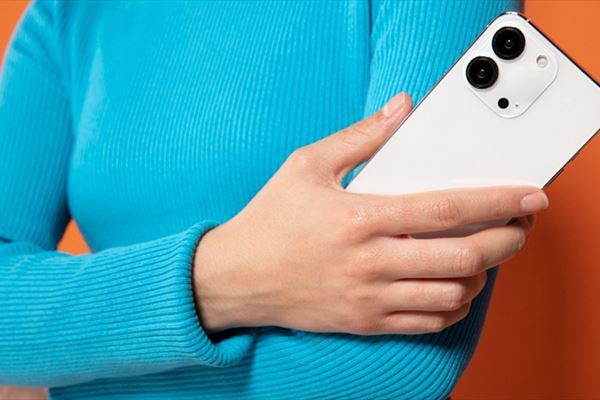 <a href="https://www.freepik.com/free-photo/front-view-woman-showing-her-smartphone_26211824.htm#fromView=search&page=1&position=37&uuid=3f61a435-b532-4f8e-900a-a9208c567482&query=iphone">Image by freepik</a>