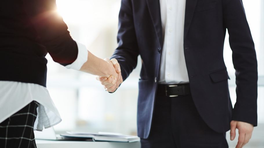 <a href="https://www.freepik.com/free-photo/partnership-business_5404999.htm#fromView=search&page=1&position=44&uuid=acc678ca-6ccb-41be-af95-c54fd0a68d02&query=business+deal">Image by pressfoto on Freepik</a>