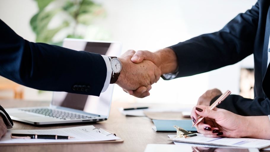 <a href="https://www.freepik.com/free-photo/business-people-shaking-hands-together_2975988.htm#fromView=search&page=1&position=41&uuid=3ecfb8a2-a7b6-4ab3-a2d0-a0aecb4f5e6a&query=business+deal">Image by rawpixel.com on Freepik</a>