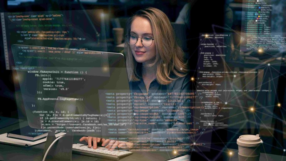 <a href="https://it.freepik.com/foto-gratuito/concetto-di-collage-html-e-css-con-persona_36295457.htm#fromView=search&page=1&position=6&uuid=43ec9020-e44a-4bc8-80ae-cc613da592bf&query=software+coding">Immagine di freepik</a>