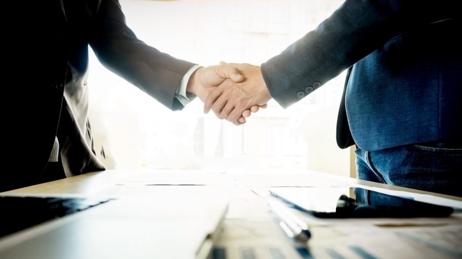 <a href="https://www.freepik.com/free-photo/businessmen-shaking-hands-meeting_1202210.htm#fromView=search&page=1&position=37&uuid=3379c04f-6751-409e-853d-63793647440d&query=business+deal">Image by snowing on Freepik</a>
