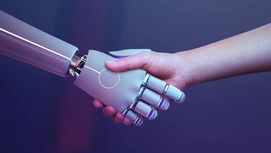 <a href="https://it.freepik.com/foto-gratuito/priorita-bassa-umana-stretta-di-mano-del-robot-era-digitale-futuristica_17850426.htm#fromView=search&page=1&position=28&uuid=66d83ad9-833c-402b-8004-0b42a33a7416&query=artificial+intelligence">Immagine di rawpixel.com su Freepik</a>