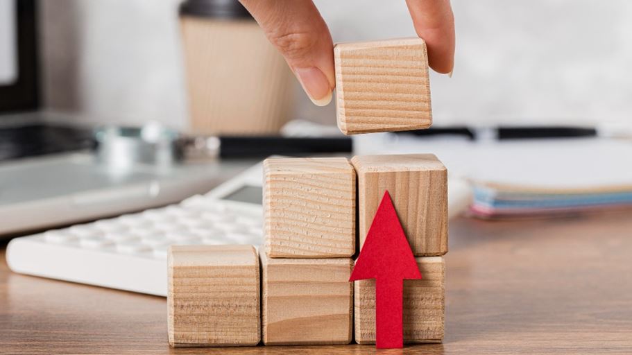 <a href="https://www.freepik.com/free-photo/hand-placing-wooden-block-represent-growth_11383313.htm#fromView=search&page=1&position=47&uuid=275a805a-2457-493b-b6de-34025de23ed0&query=business+opportunity">Image by freepik</a>