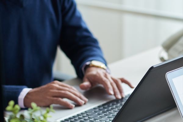 <a href="https://www.freepik.com/free-photo/side-view-cropped-unrecognizable-business-people-working-common-desk_5839469.htm#fromView=search&page=1&position=6&uuid=8a8e3441-a66d-4884-9e10-eac36575d7cc&query=business+pc+work+">Image by pressfoto on Freepik</a>