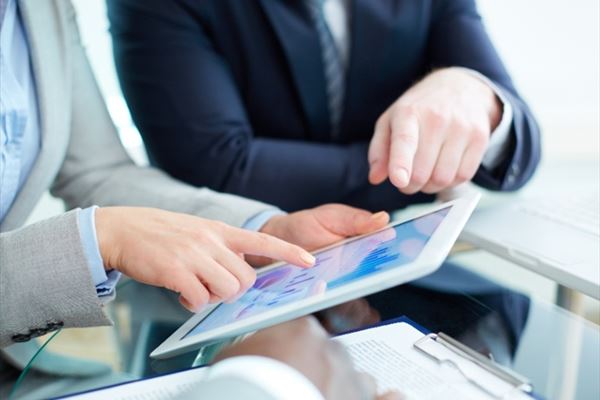 <a href="https://www.freepik.com/free-photo/close-up-businesswoman-pointing-digital-tablet_860804.htm#fromView=search&page=1&position=47&uuid=83319e47-6572-4011-b800-a15aab04edf6&query=business+digital">Image by pressfoto on Freepik</a>