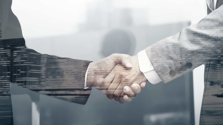 https://it.freepik.com/foto-gratuito/business-partner-stretta-di-mano-aziendale-internazionale_15556735.htm#fromView=search&page=1&position=17&uuid=9c4b5fb6-d9a3-4d8f-b0e6-2d0cc9e8d00e&query=business+deal