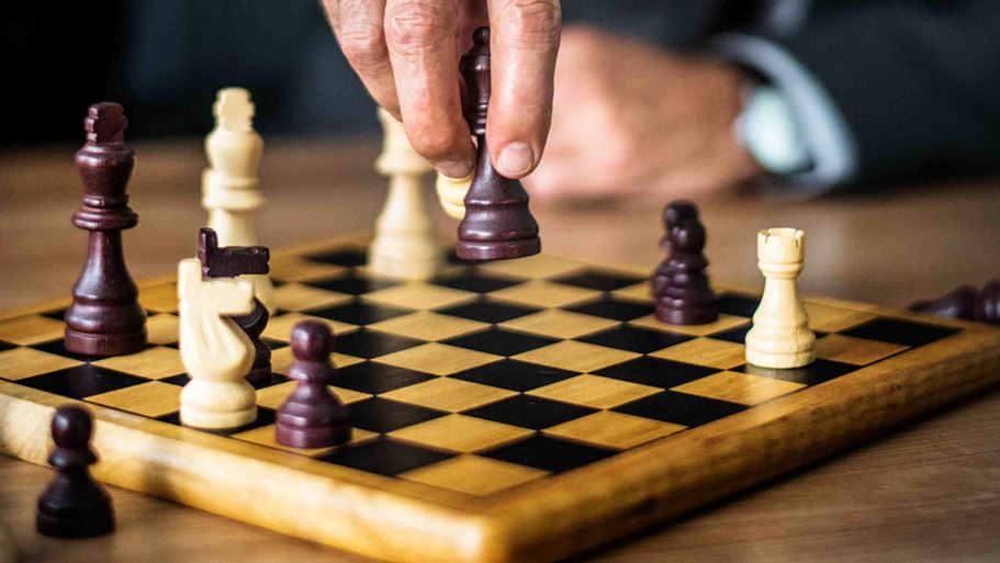<a href="https://www.freepik.com/free-photo/man-making-his-move_3297354.htm">Image by rawpixel.com on Freepik</a>