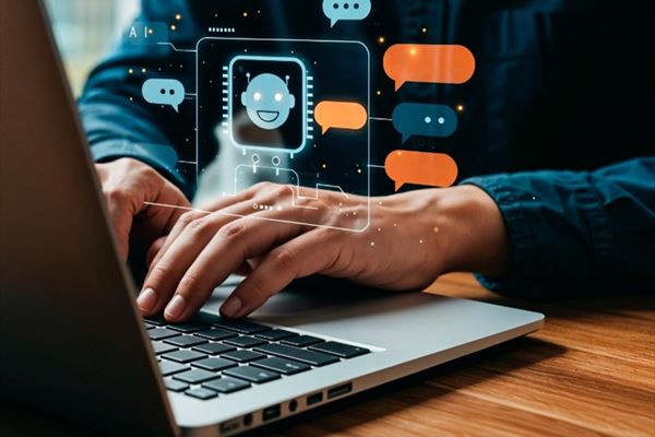 <a href="https://it.freepik.com/immagine-ia-gratis/uomo-che-usa-un-laptop-con-interfaccia-di-chatbot_417567661.htm">Immagine di freepik</a>