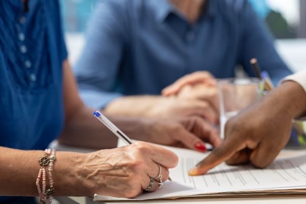 <a href="https://www.magnific.com/free-photo/middle-aged-woman-signing-retirement-plan-contract-secure-future-income_288803670.htm">Image by DC Studio on Magnific</a>