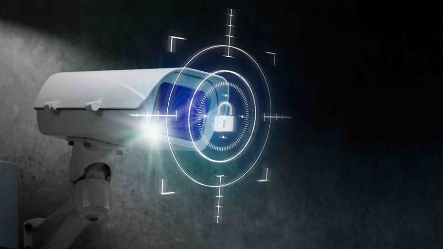 <a href="https://it.freepik.com/foto-gratuito/tecnologia-di-sicurezza-cctv-con-icona-di-blocco-remix-digitale_15667451.htm">Immagine di rawpixel.com su Freepik</a>