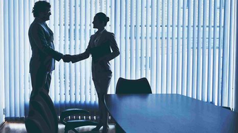 <a href="https://www.freepik.com/free-photo/negotiating-with-new-employee_854911.htm">Image by pressfoto on Freepik</a>