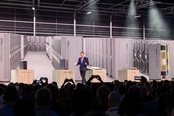 L'amministratore delegato, Michael Dell, sul palco dell'evento di Las Vegas