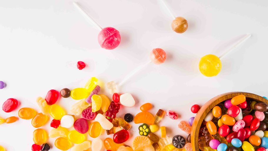 <a href="https://www.magnific.com/free-photo/lollipops-near-various-sweets_1504372.htm#fromView=search&page=4&position=8&uuid=22f14670-2f1e-4e91-b79e-31fae1e49856&query=candies">Image by freepik</a>