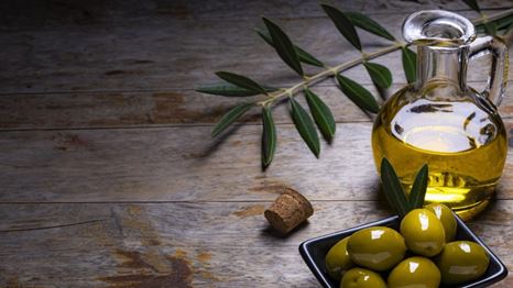 <a href="https://www.magnific.com/free-photo/tasty-looking-olives-extra-virgin-olive-oil-olive-leafs-dark-wooden-background_17234457.htm#fromView=image_search_similar&page=1&position=6&uuid=d55d96a2-94b9-44d3-89b6-76da159b5d6a&query=olive+oil">Image by wirestock on Magnific</a>